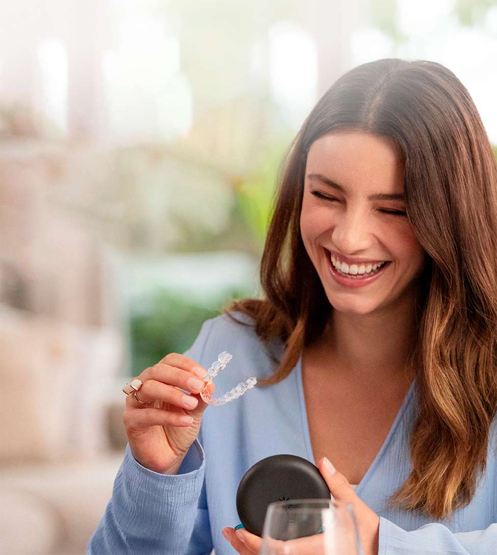 Alineadores Invisalign transparentes